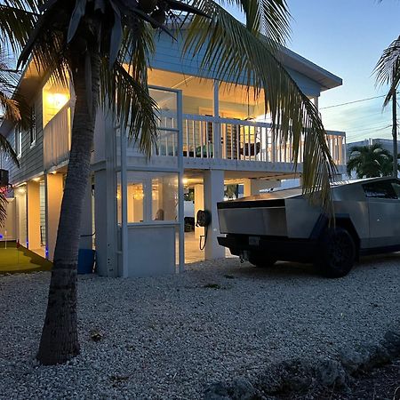 Casa Blue Pelican. Маратон Екстер'єр фото